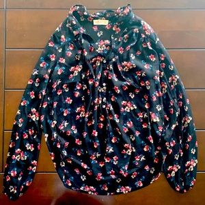 🌻Black Floral Hollister XS Top🌻
